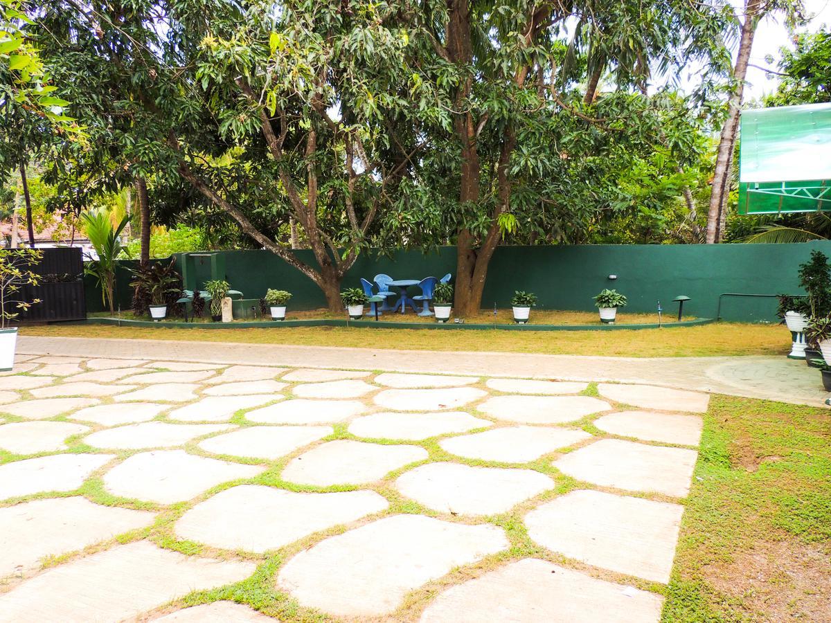 Shaa Lodge Tissamaharama Esterno foto