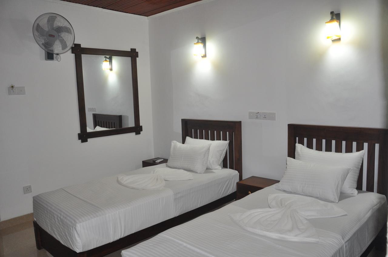 Shaa Lodge Tissamaharama Esterno foto